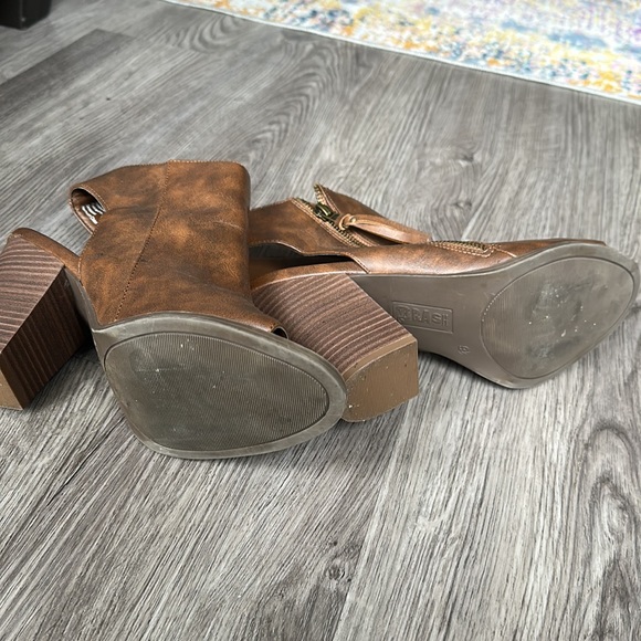 Brown faux leather peep toe heel - Picture 4 of 6